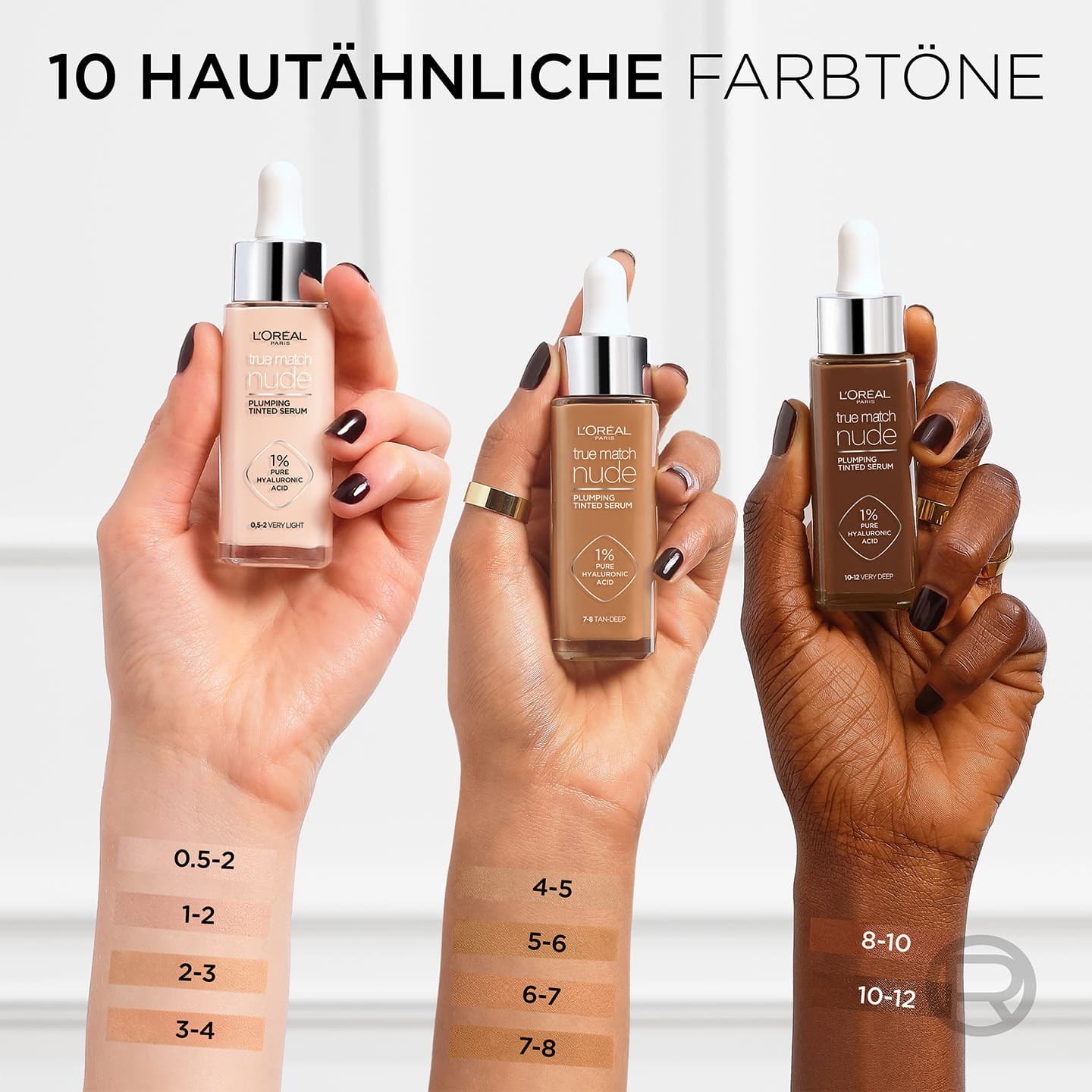 3 Unterarme die je ein Produkt halten mit Proben aller Nuancen auf der Unterseite & Text - 10 Hautähnliche Farbtöne